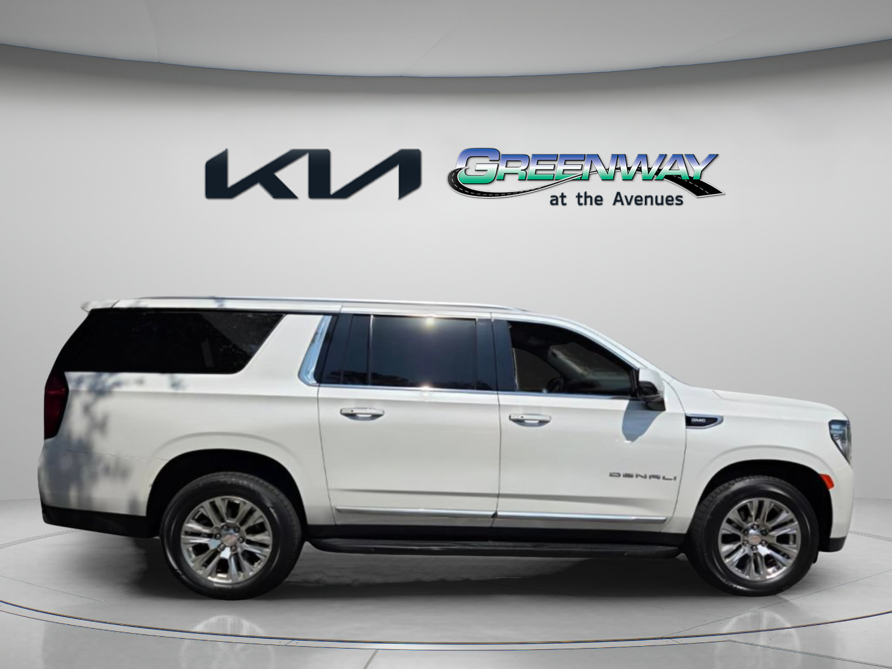 Used 2021 GMC Yukon XL Denali AWD/4WD image 7