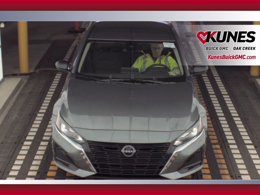 Used 2024 Nissan Altima 2.5 SV image 3