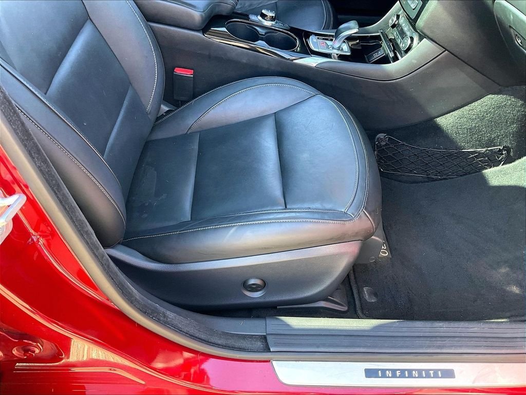 Used 2017 INFINITI QX30 Premium AWD/4WD image 36