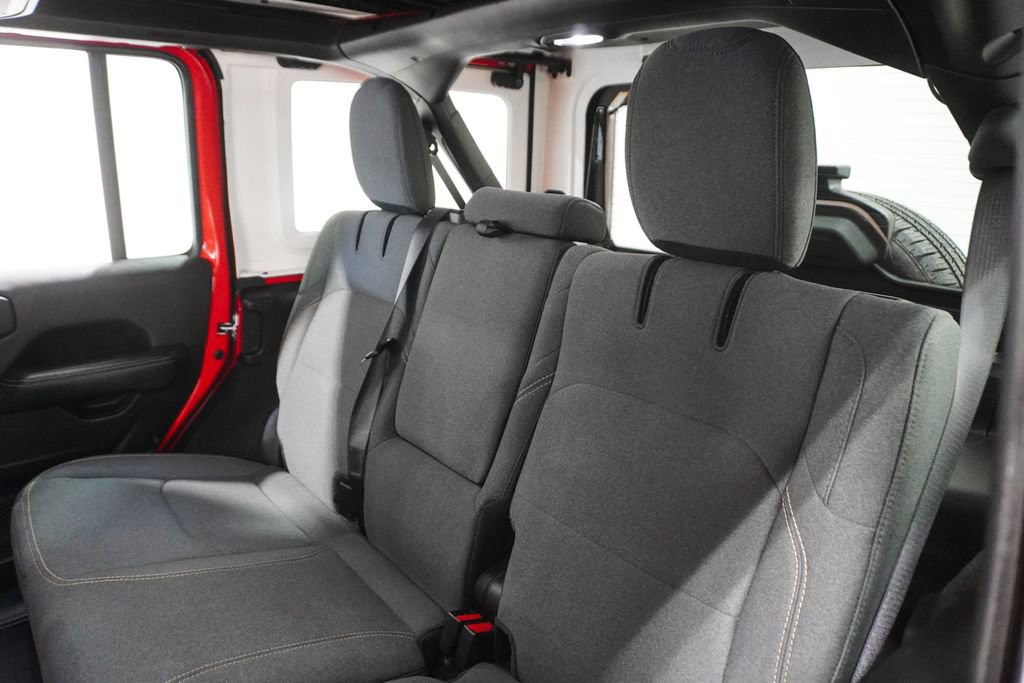 Used 2025 Jeep Wrangler Unlimited Sahara w/ Safety Group image 16