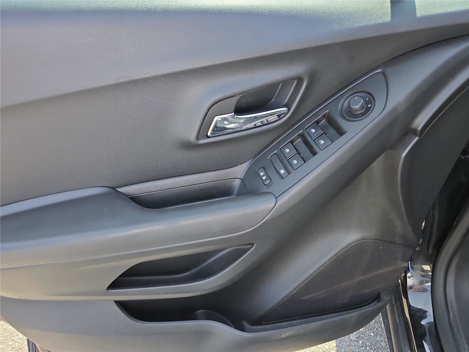 Used 2020 Chevrolet Trax LT w/ Driver Confidence Package image 17