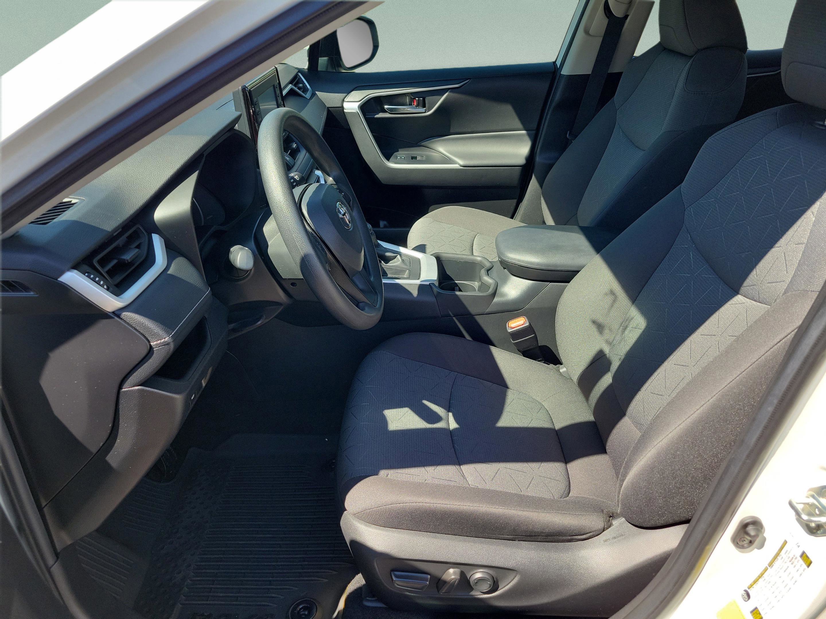 Used 2022 Toyota RAV4 XLE image 12