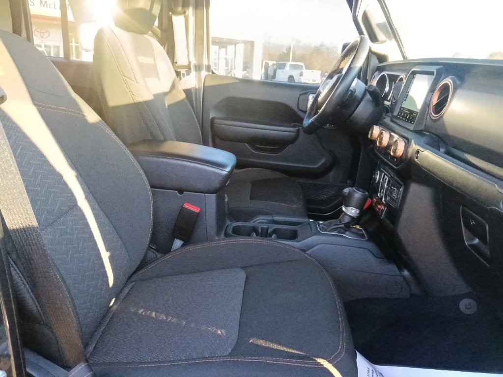 Used 2022 Jeep Gladiator Mojave w/ Cold Weather Group image 30