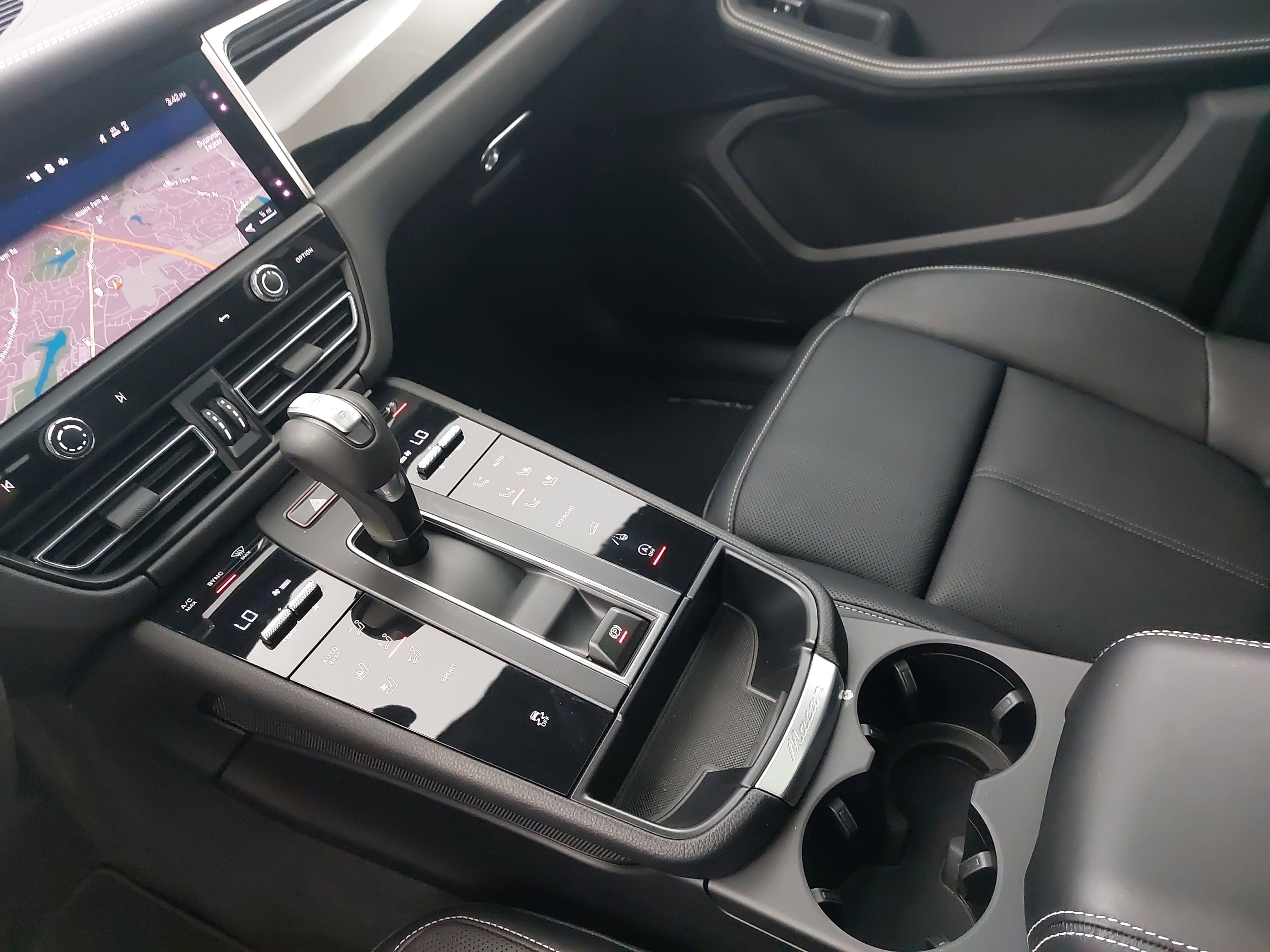 Certified 2024 Porsche Macan image 27