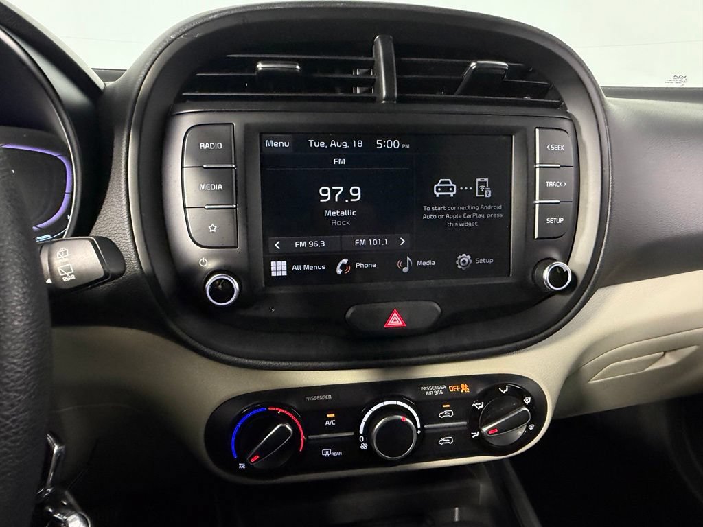 Used 2025 Kia Soul LX w/ LX Technology Package FWD image 15