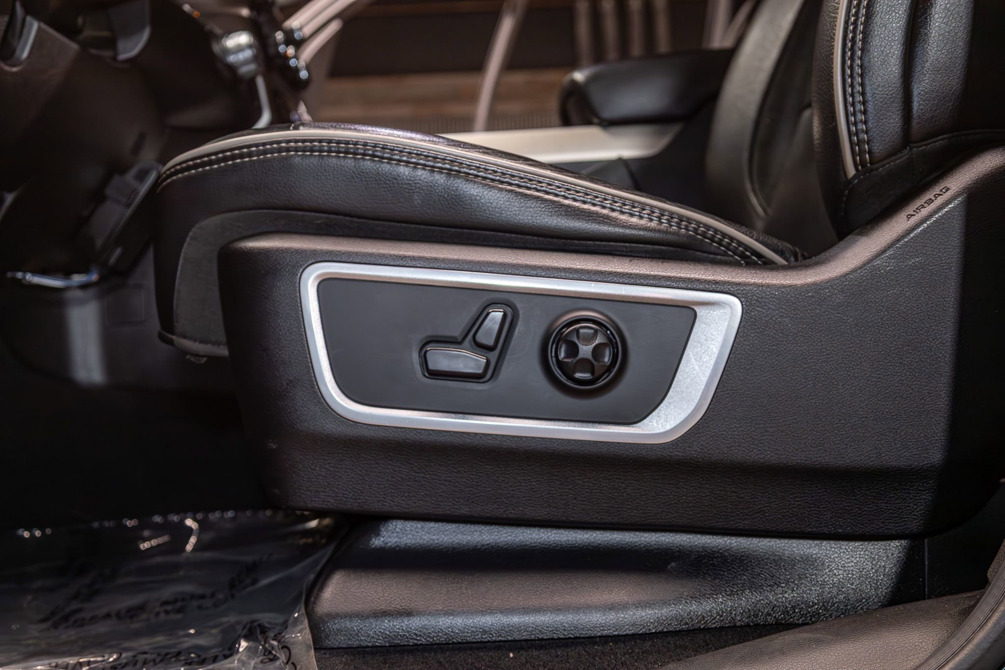 Used 2019 RAM 1500 Laramie w/ Sport Appearance Package AWD/4WD image 20