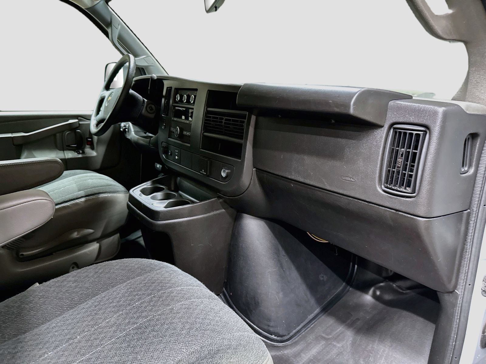 Used 2025 Chevrolet Express 2500 w/ Driver Convenience Package RWD image 27
