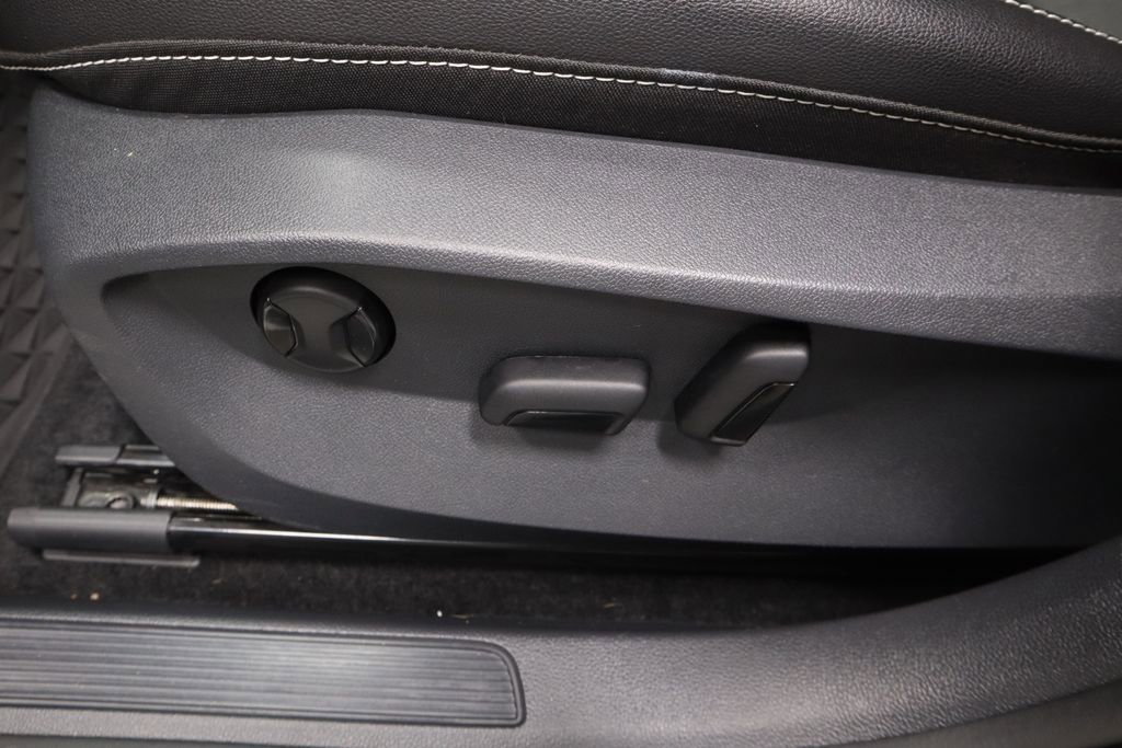 Used 2023 Volkswagen Taos SE w/ Panoramic Sunroof Package AWD/4WD image 24