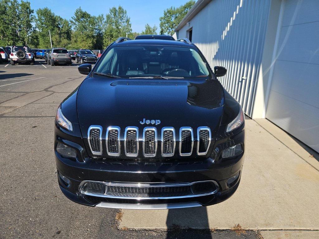 Used 2017 Jeep Cherokee Overland AWD/4WD image 2