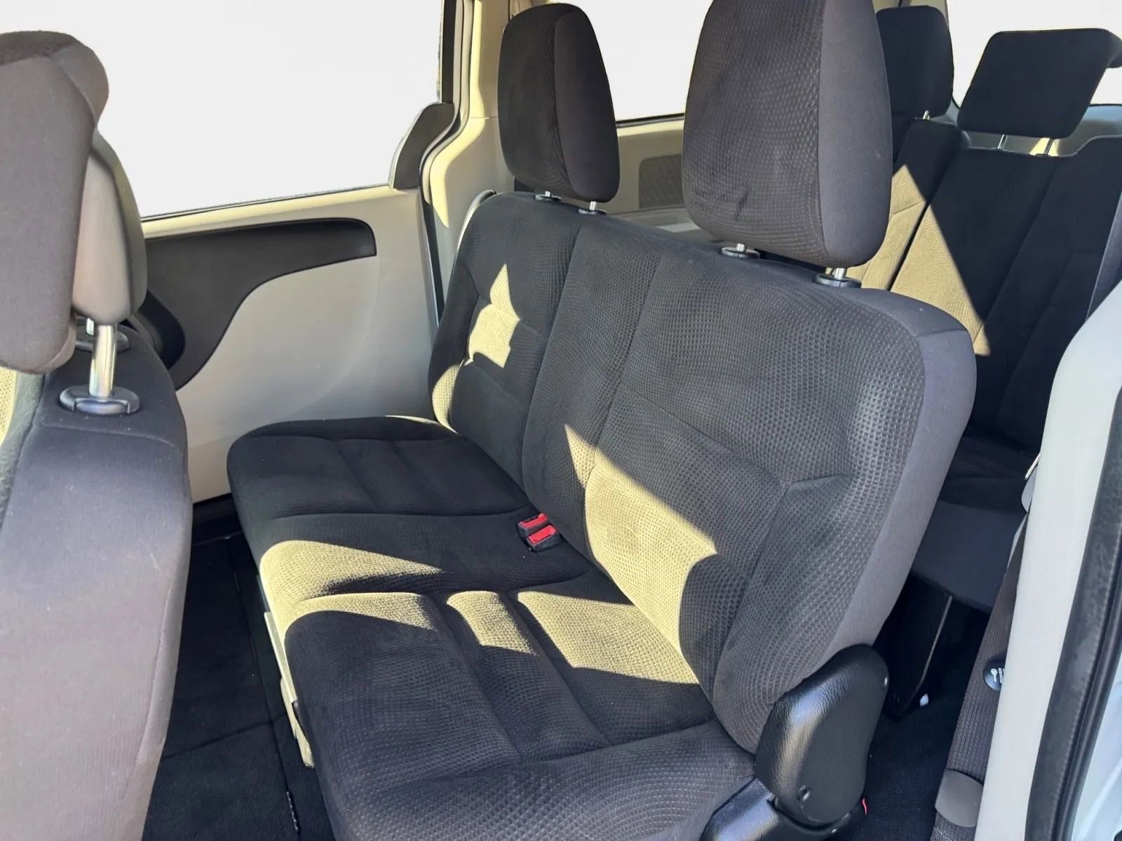 Used 2018 Dodge Grand Caravan SE w/ UConnect Hands-Free Group image 11