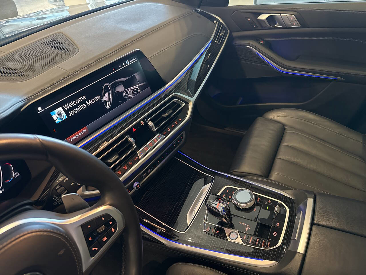 Used 2022 BMW X7 xDrive40i w/ M Sport Package image 26