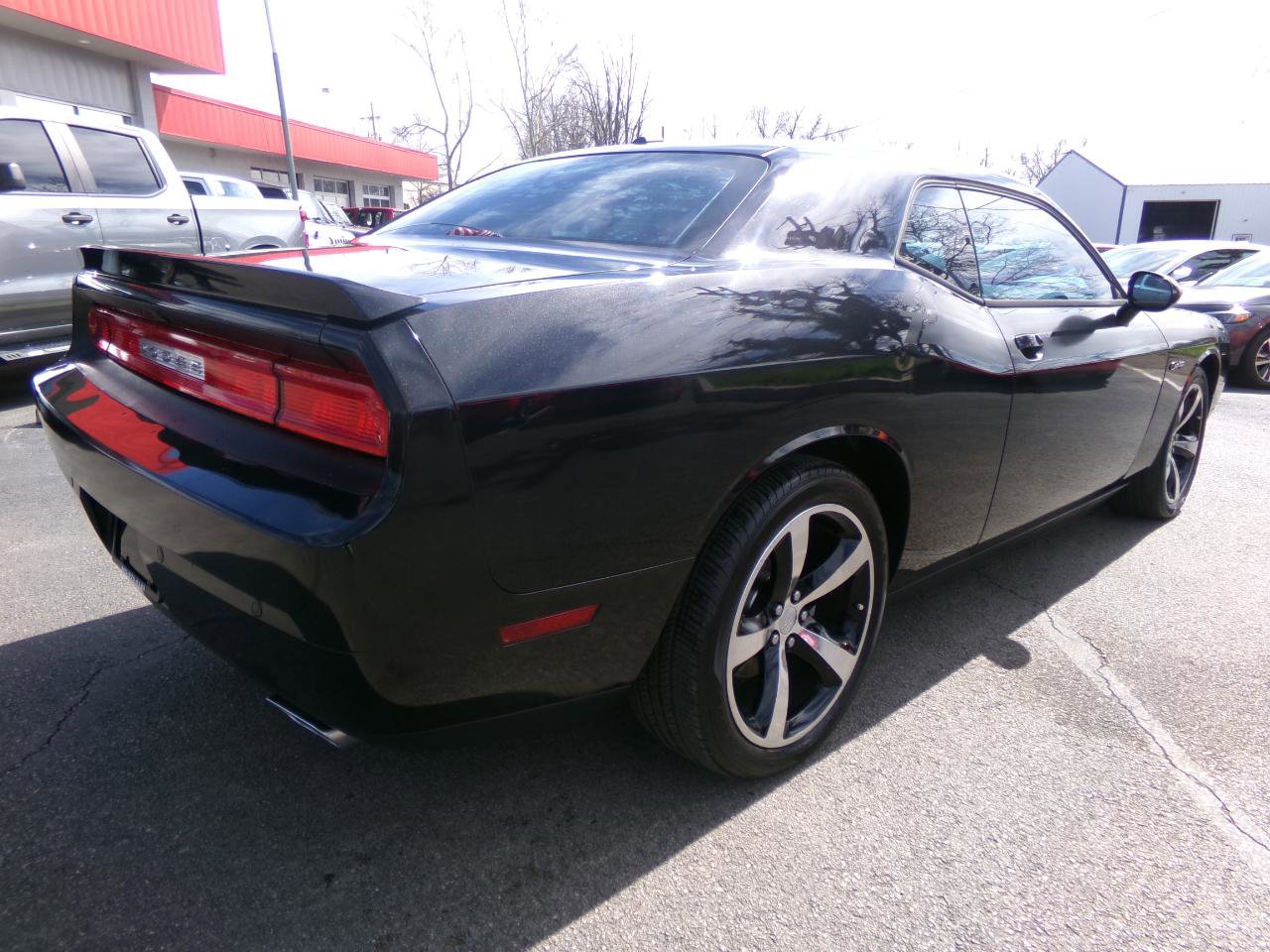 Used 2014 Dodge Challenger R/T image 3