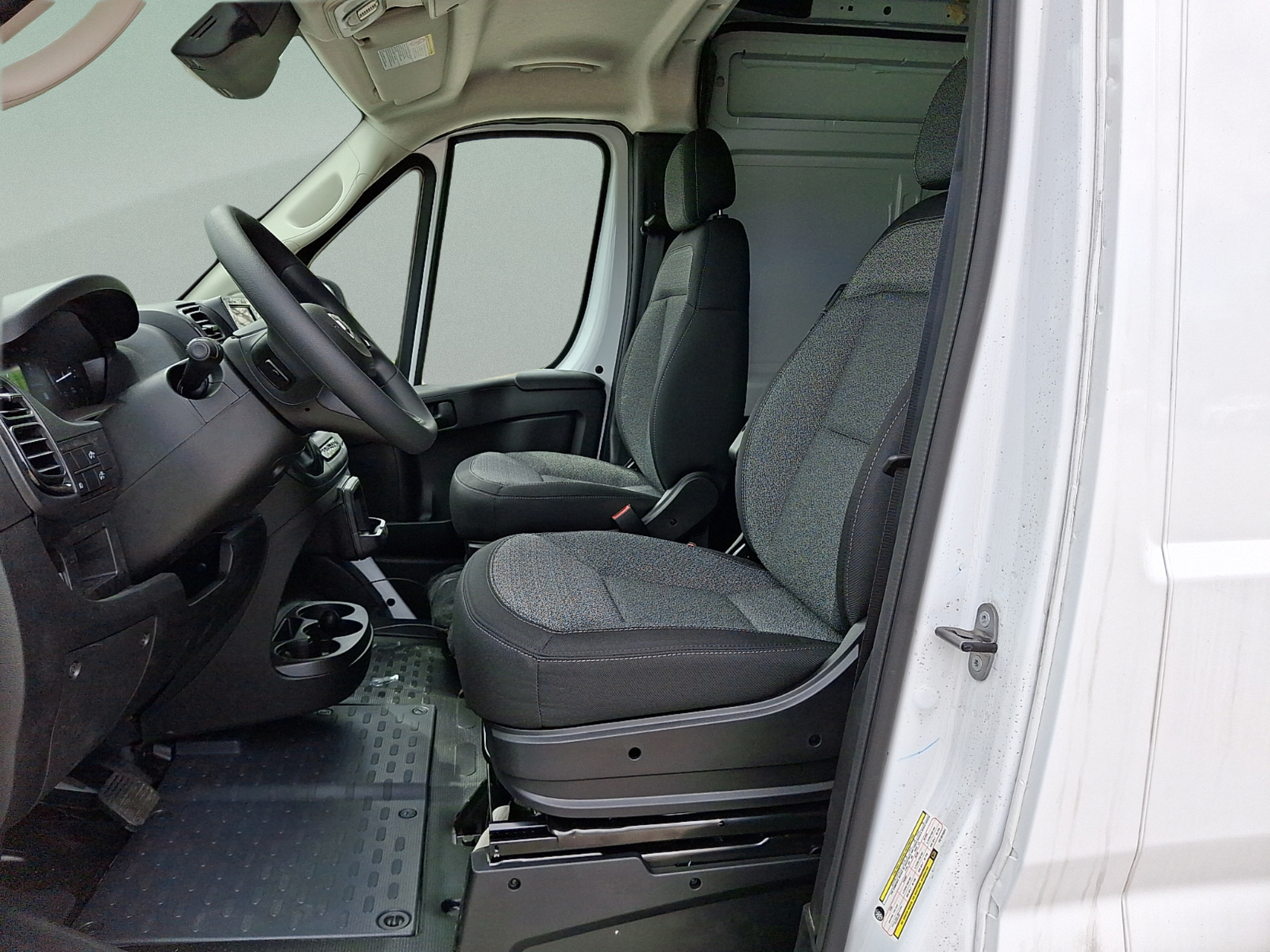 New 2026 RAM ProMaster 2500 w/ Convenience Group FWD image 8