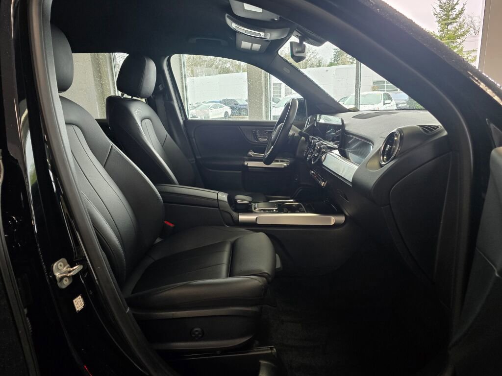 Used 2023 Mercedes-Benz GLB 250 4MATIC image 42
