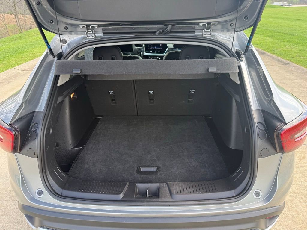 Used 2025 Chevrolet Trax LT image 6