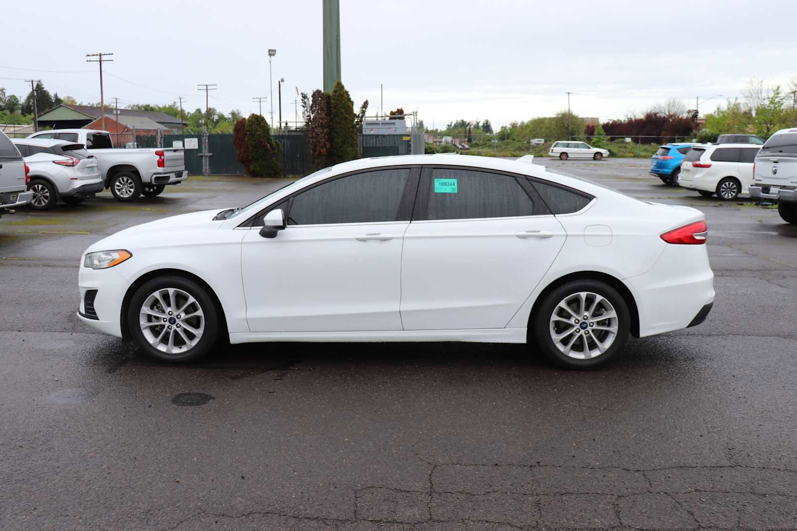 Used 2020 Ford Fusion SE FWD image 8