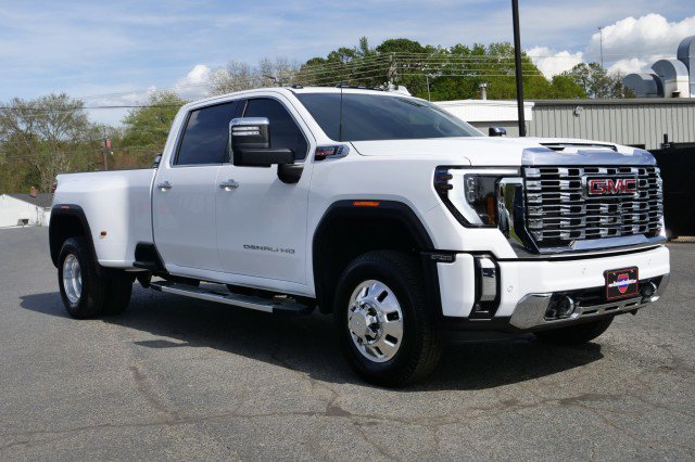 Used 2026 GMC Sierra 3500 Denali w/ Denali Reserve Package image 4
