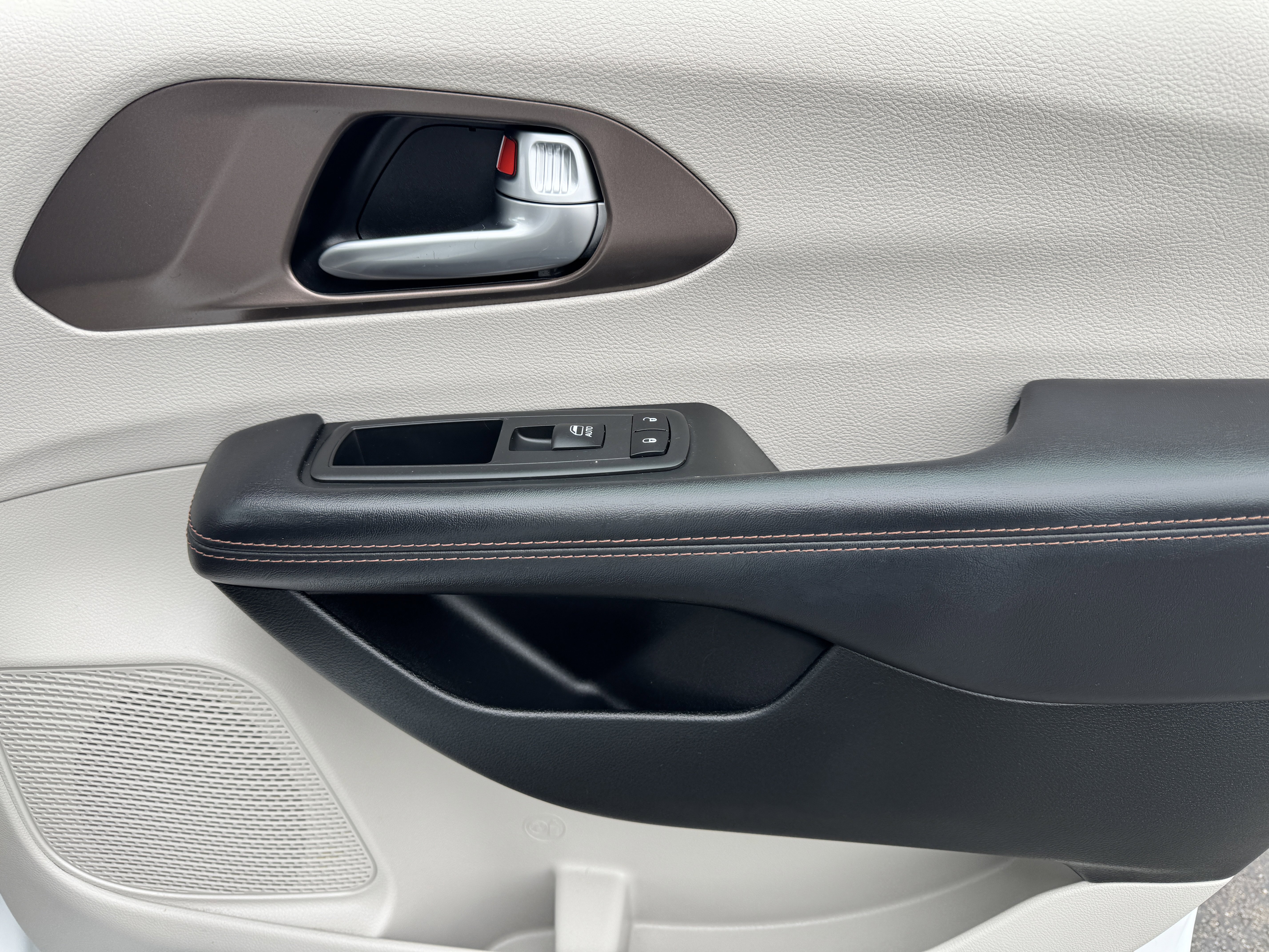 Used 2018 Chrysler Pacifica Touring Plus image 24