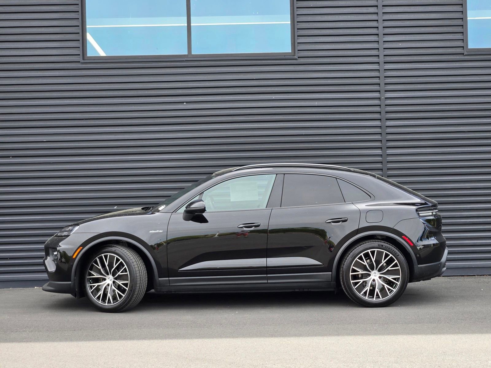 New 2026 Porsche Macan Electric RWD image 2