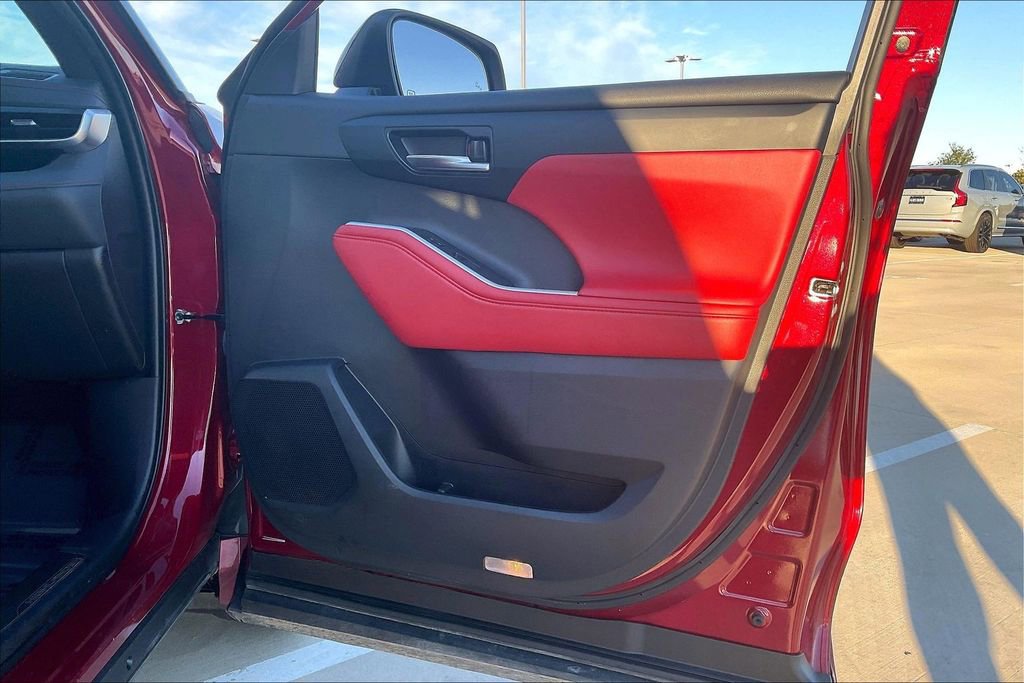 Used 2023 Toyota Highlander L image 23