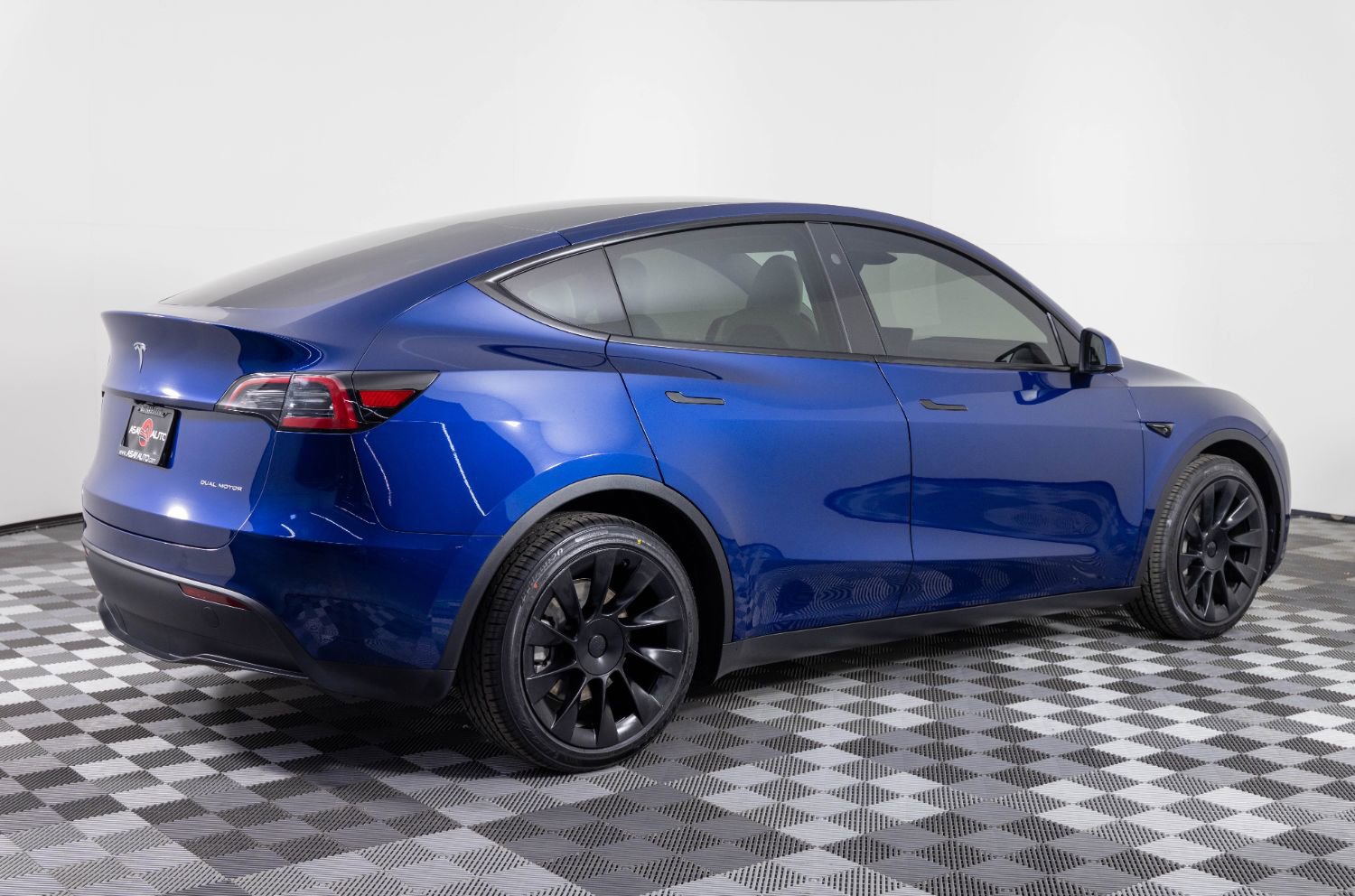 Used 2024 Tesla Model Y Long Range image 8