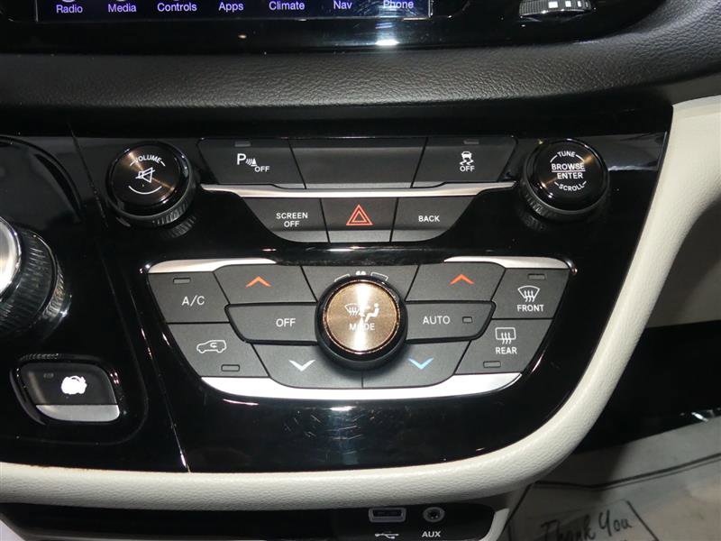 Used 2017 Chrysler Pacifica Touring-L Plus image 36