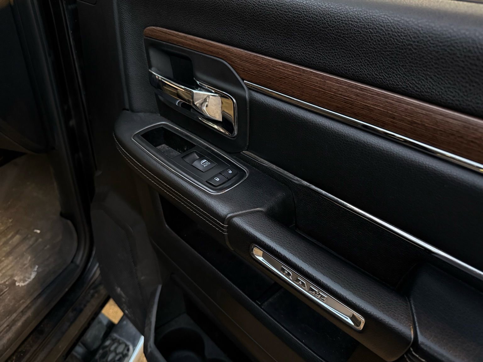 Used 2014 RAM 3500 Laramie image 22