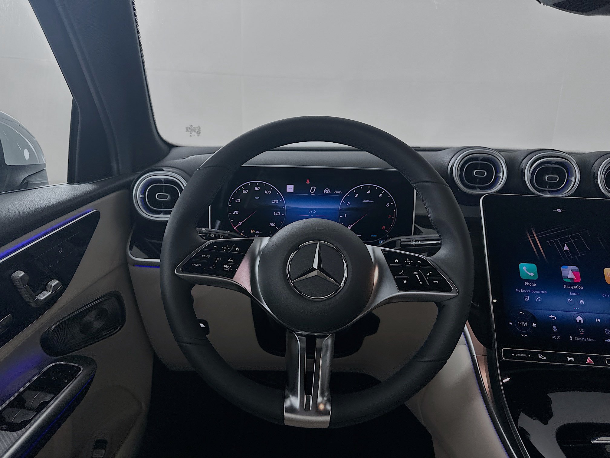 Used 2025 Mercedes-Benz GLC 300 4MATIC image 31