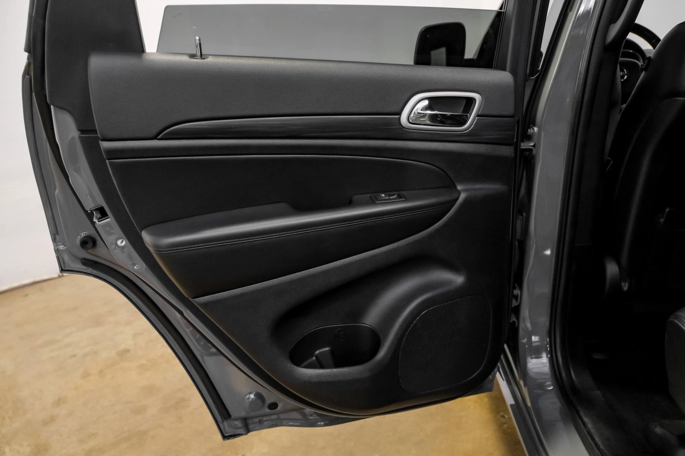 Used 2021 Jeep Grand Cherokee Laredo X RWD image 39