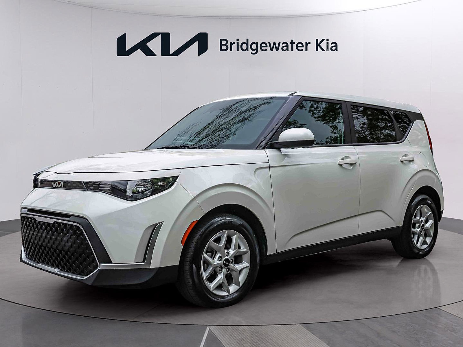 Certified 2025 Kia Soul LX w/ LX Technology Package FWD image 5