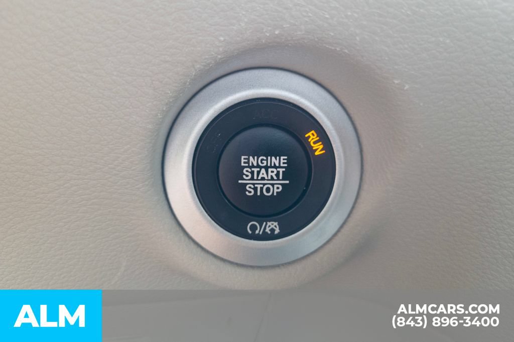 Used 2024 Chrysler Pacifica Touring-L FWD image 29