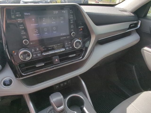 Used 2021 Toyota Highlander XLE image 15