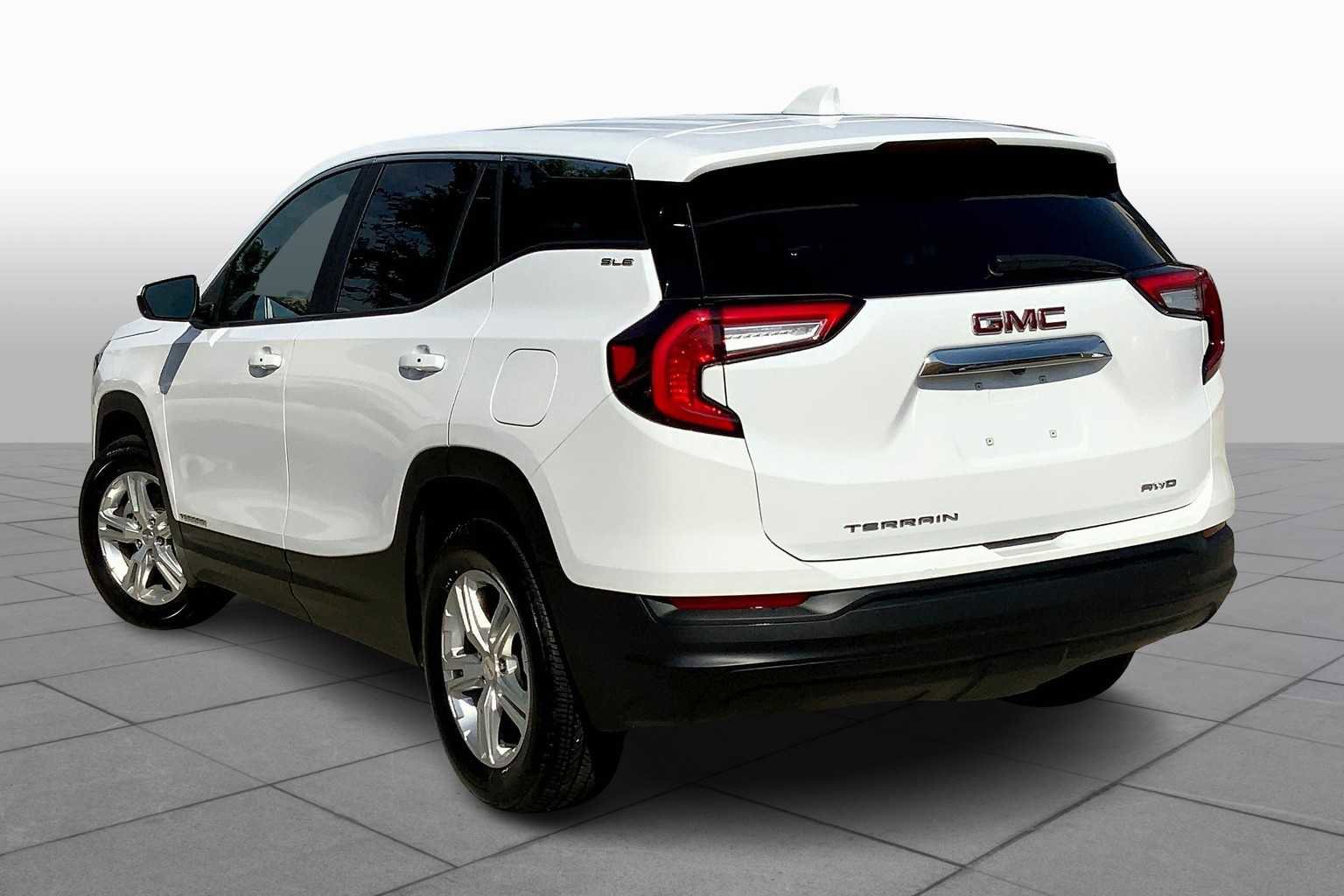 Used 2024 GMC Terrain SLE image 11