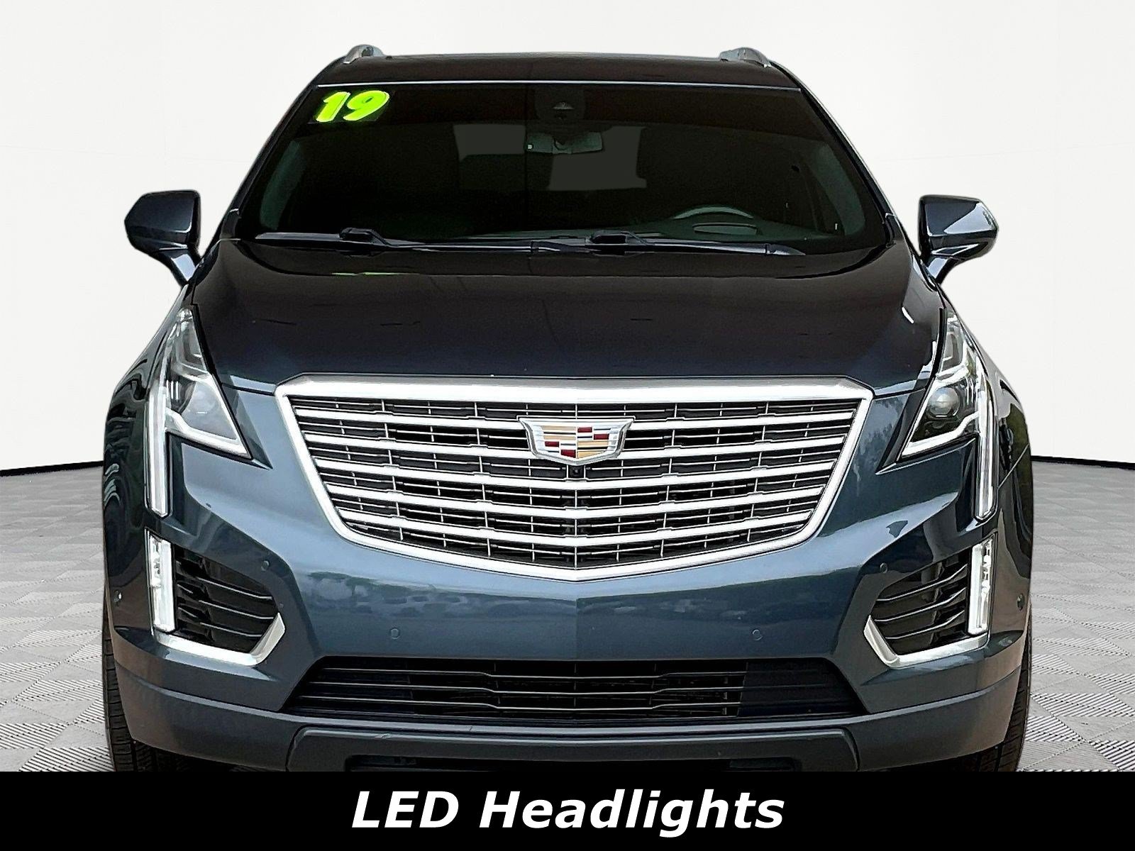 Used 2019 Cadillac XT5 Platinum AWD/4WD image 2