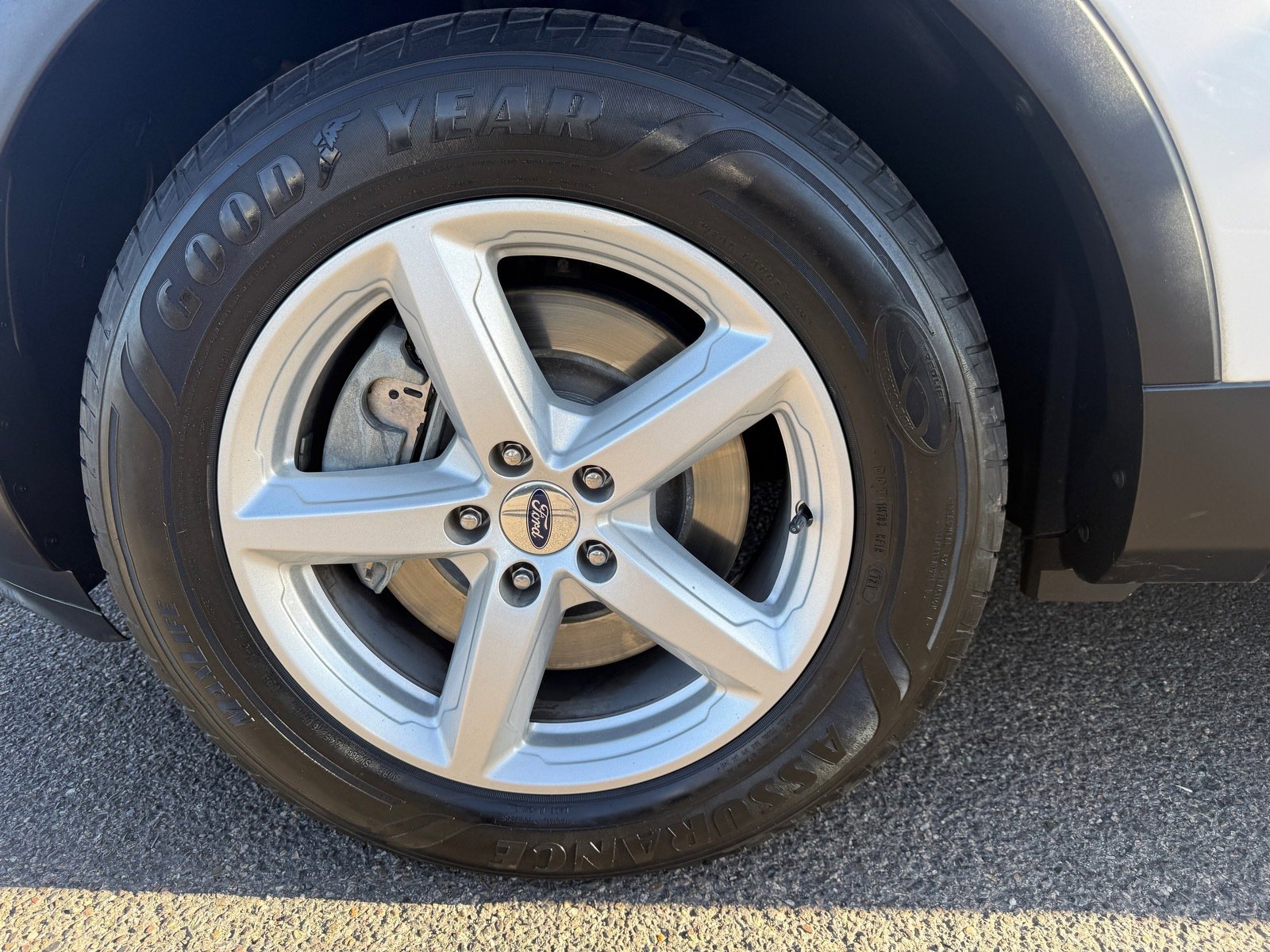 Used 2018 Ford Explorer XLT w/ Equipment Group 202A image 9