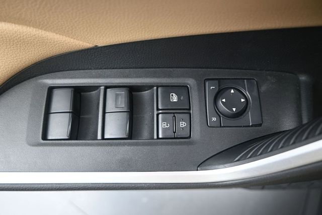 Used 2025 Toyota RAV4 LE AWD/4WD image 10