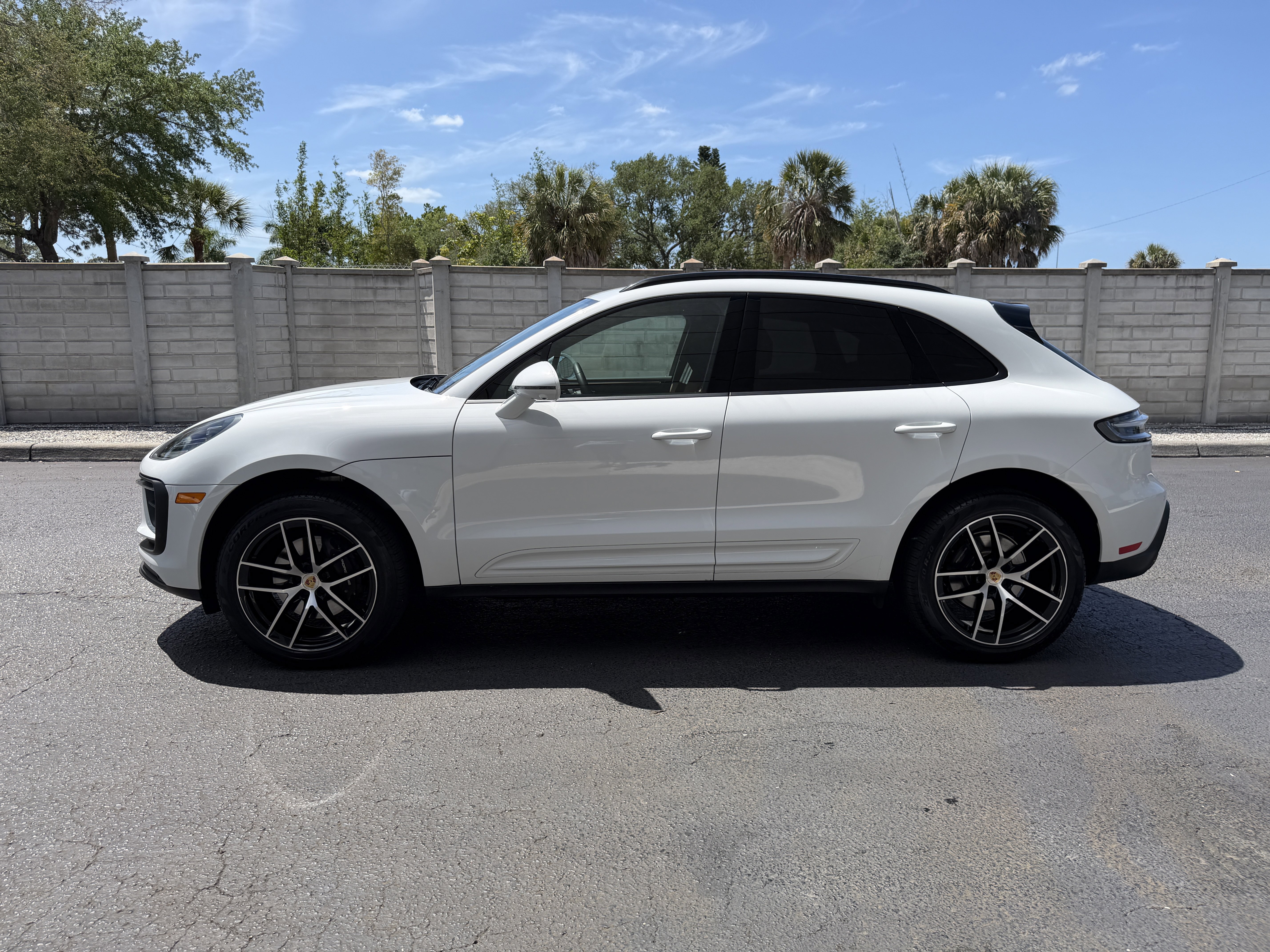 Certified 2025 Porsche Macan image 2