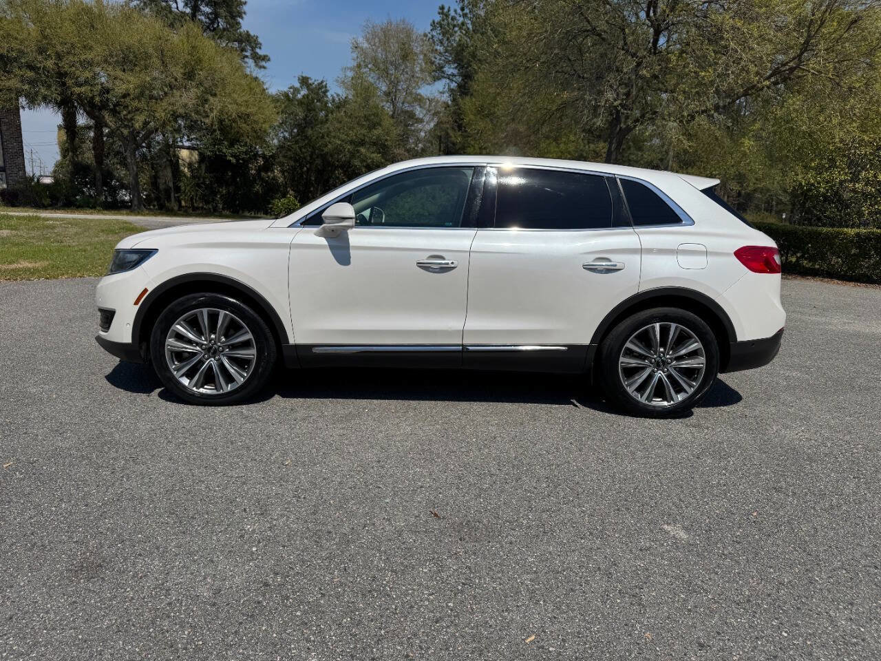 Used 2016 Lincoln MKX Reserve w/ Luxury Package image 3
