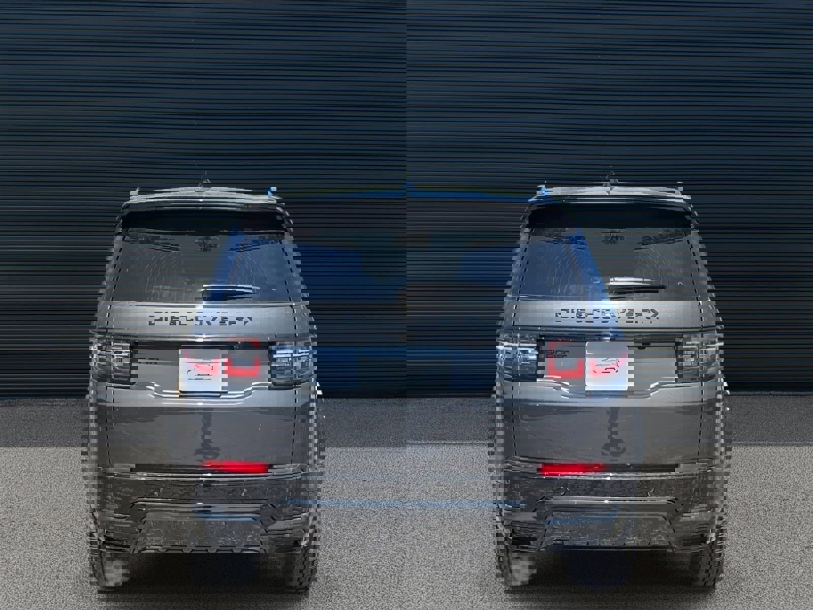 New 2025 Land Rover Discovery Sport Dynamic SE image 4