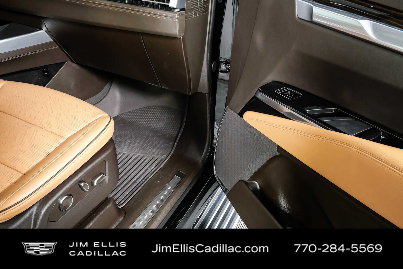 Used 2025 Cadillac Escalade Premium Luxury RWD image 26
