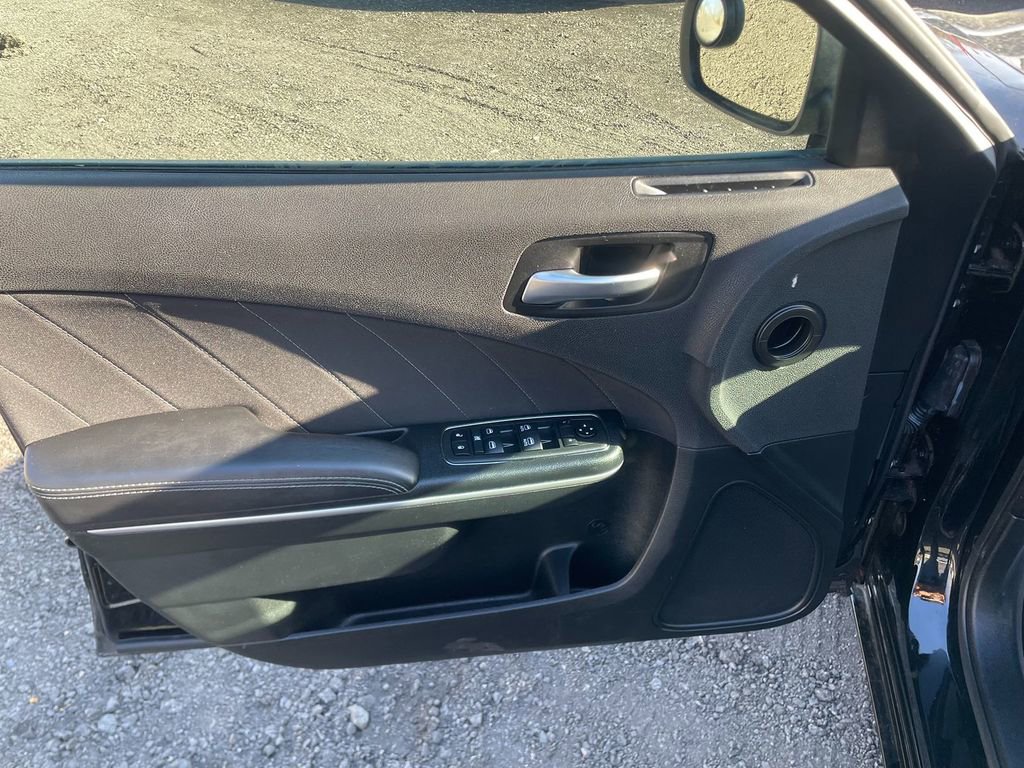 Used 2020 Dodge Charger SXT RWD image 11