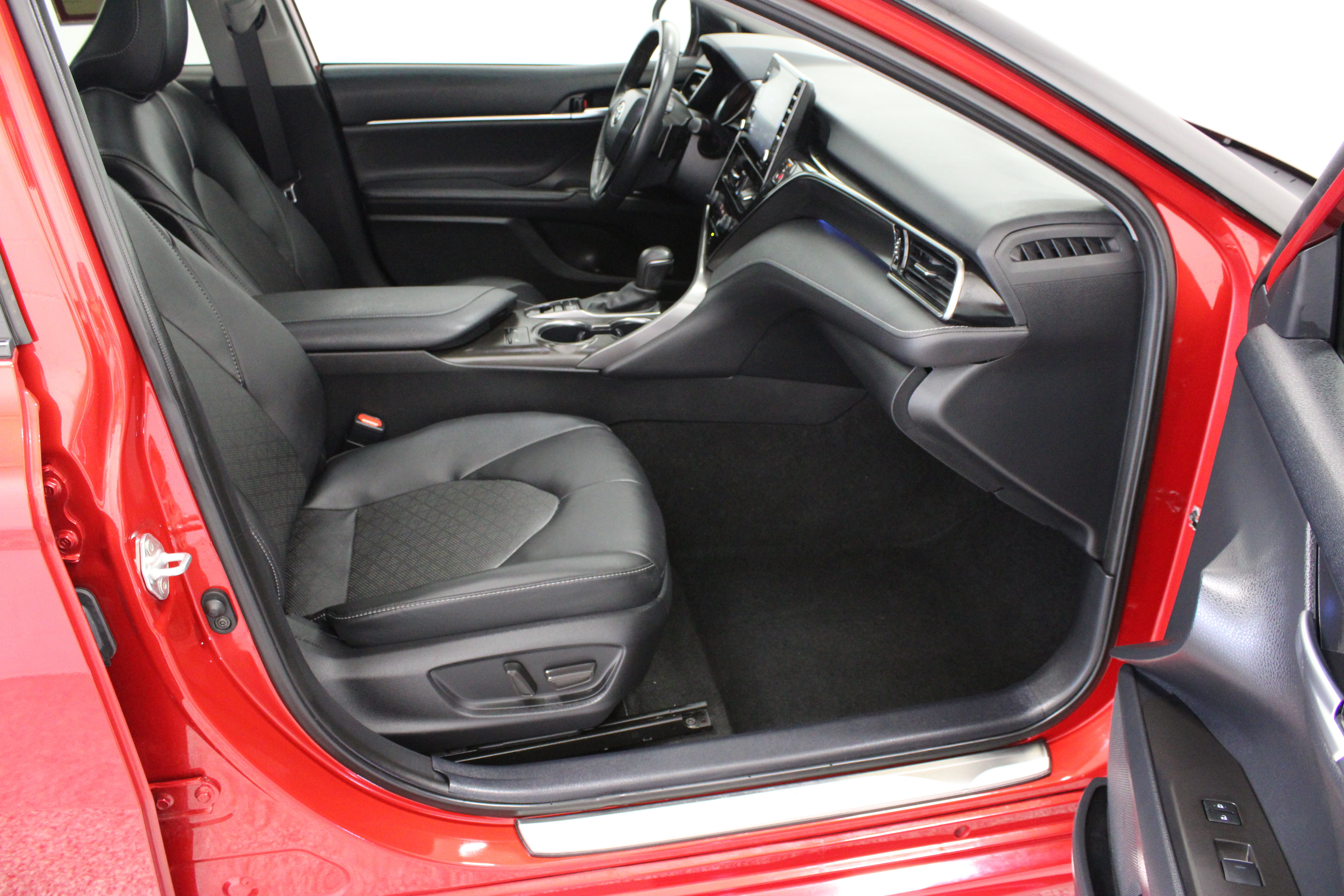 Used 2024 Toyota Camry XSE FWD image 37