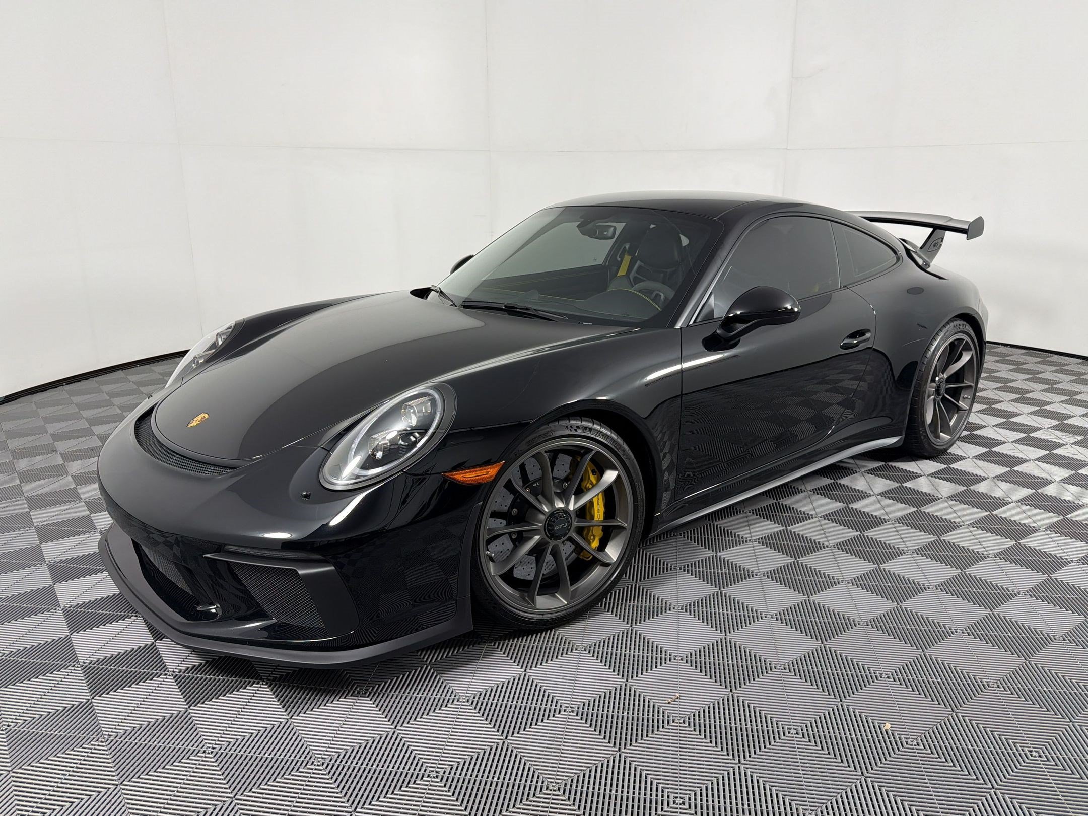 Certified 2019 Porsche 911 GT3 RWD image 1