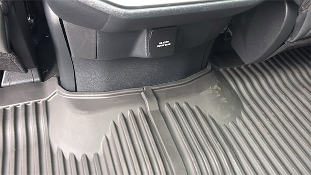 New 2025 Ford Expedition Active image 9