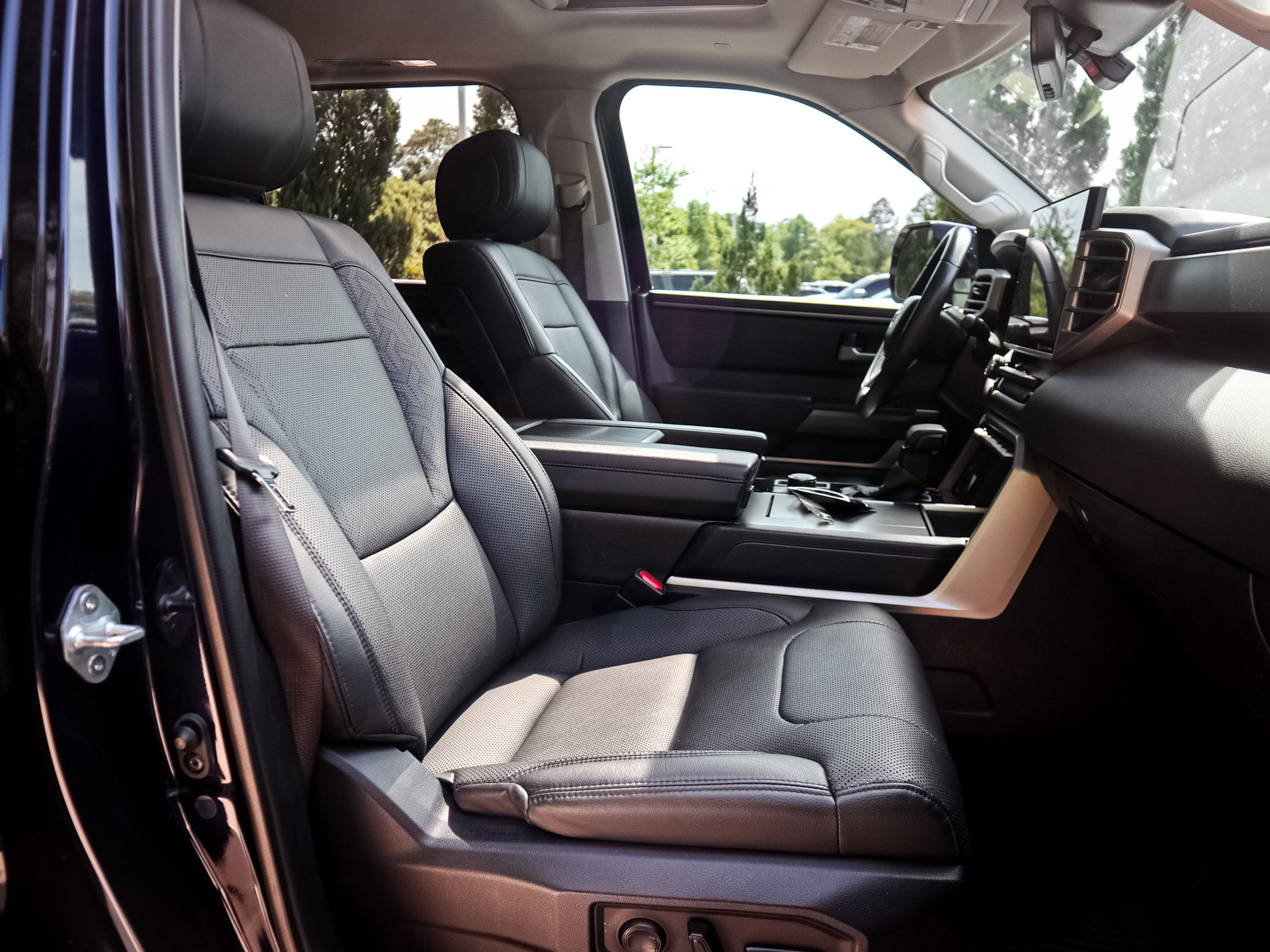 Used 2024 Toyota Sequoia SR5 w/ SR5 Premium Package AWD/4WD image 33