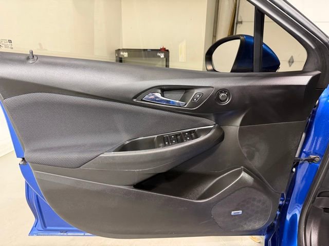 Used 2017 Chevrolet Cruze LT w/ Sun And Sound Package image 10