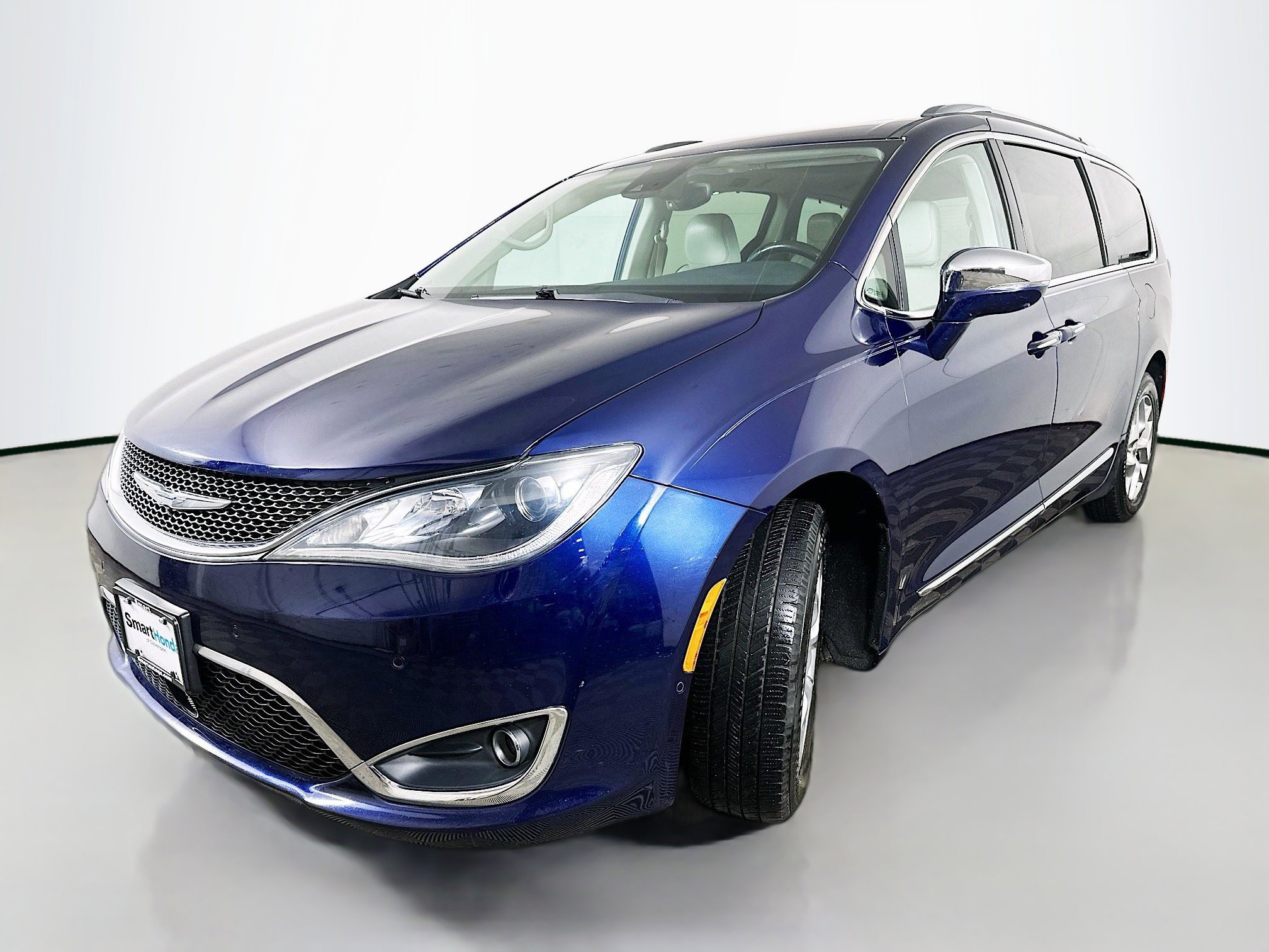 Used 2017 Chrysler Pacifica Limited w/ Advanced Safetytec Group image 3