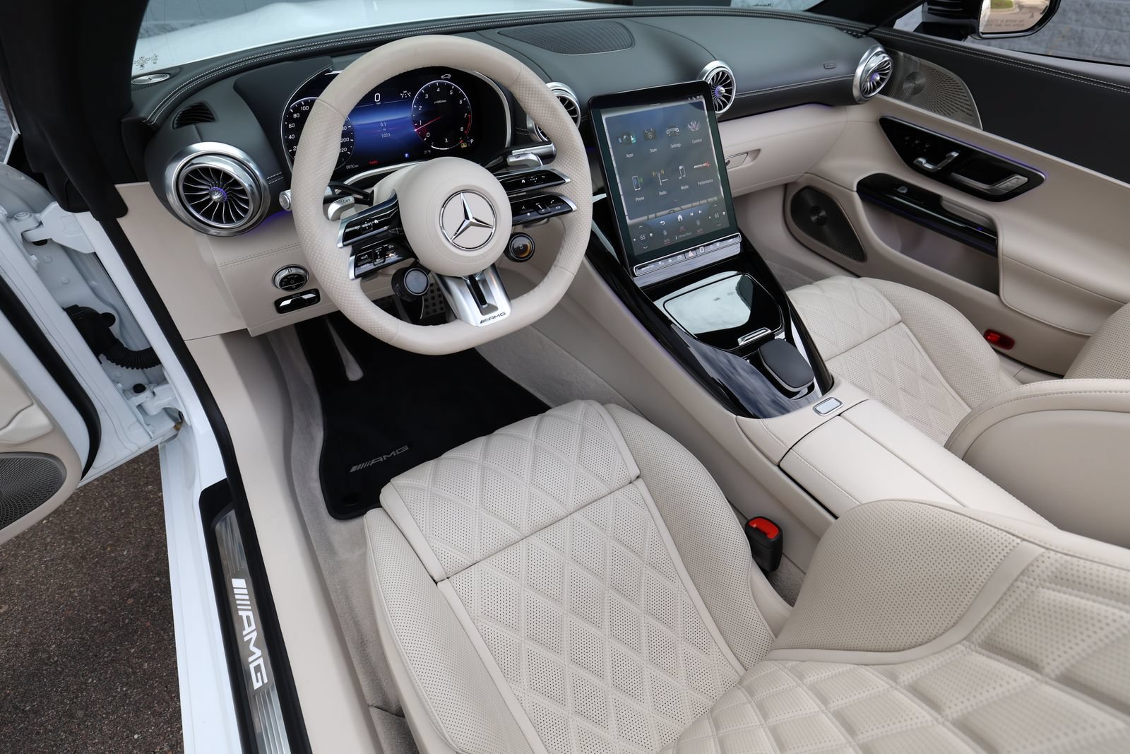 Used 2024 Mercedes-Benz SL 63 AMG 4MATIC image 23