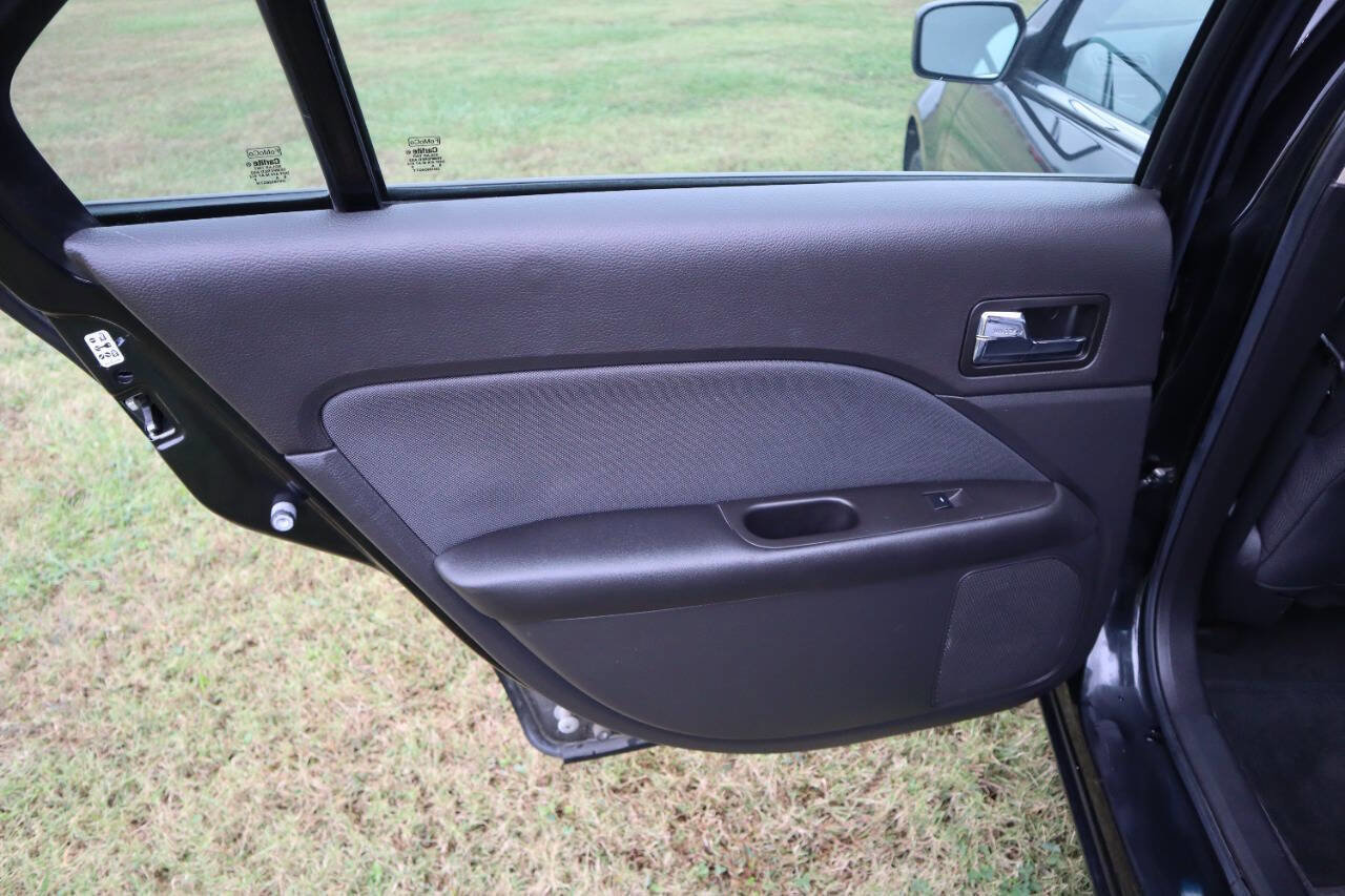 Used 2010 Ford Fusion SE image 16