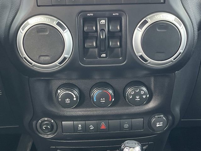 Used 2016 Jeep Wrangler Unlimited Sahara w/ Connectivity Group image 13